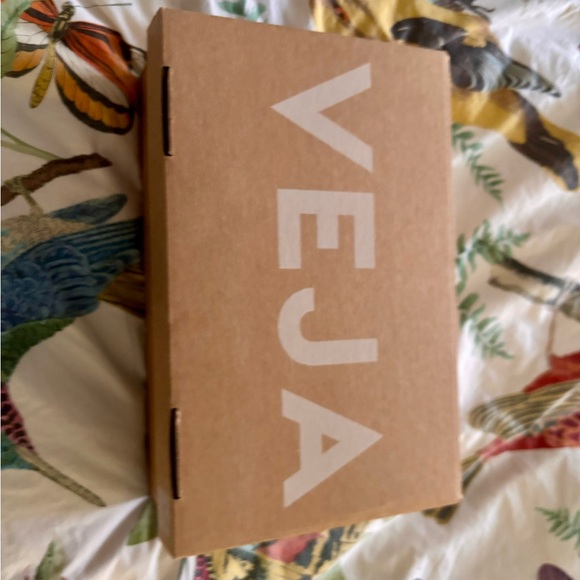 Veja Campo Leather Sneakers - Extra White and Liquor - Picture 3 of 11